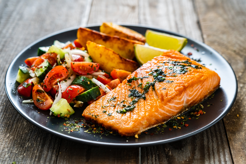 Transform Your Health with Our 10 Day Calorie Controlled Meal Plan. Day 5 is the best! 5 Grilled salmon with roasted vegetables